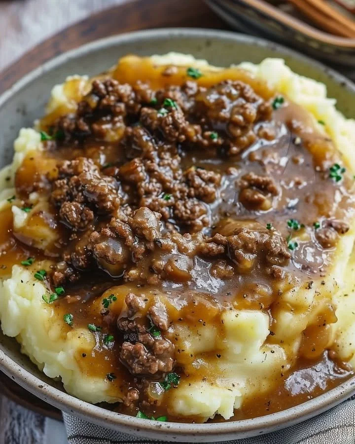 Ground beef and gravy served over creamy mashed potatoes