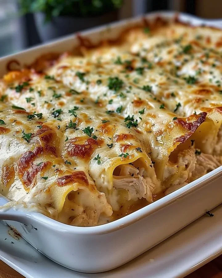 Delicious Garlic Parmesan Chicken Lasagna Rolls served on a plate.